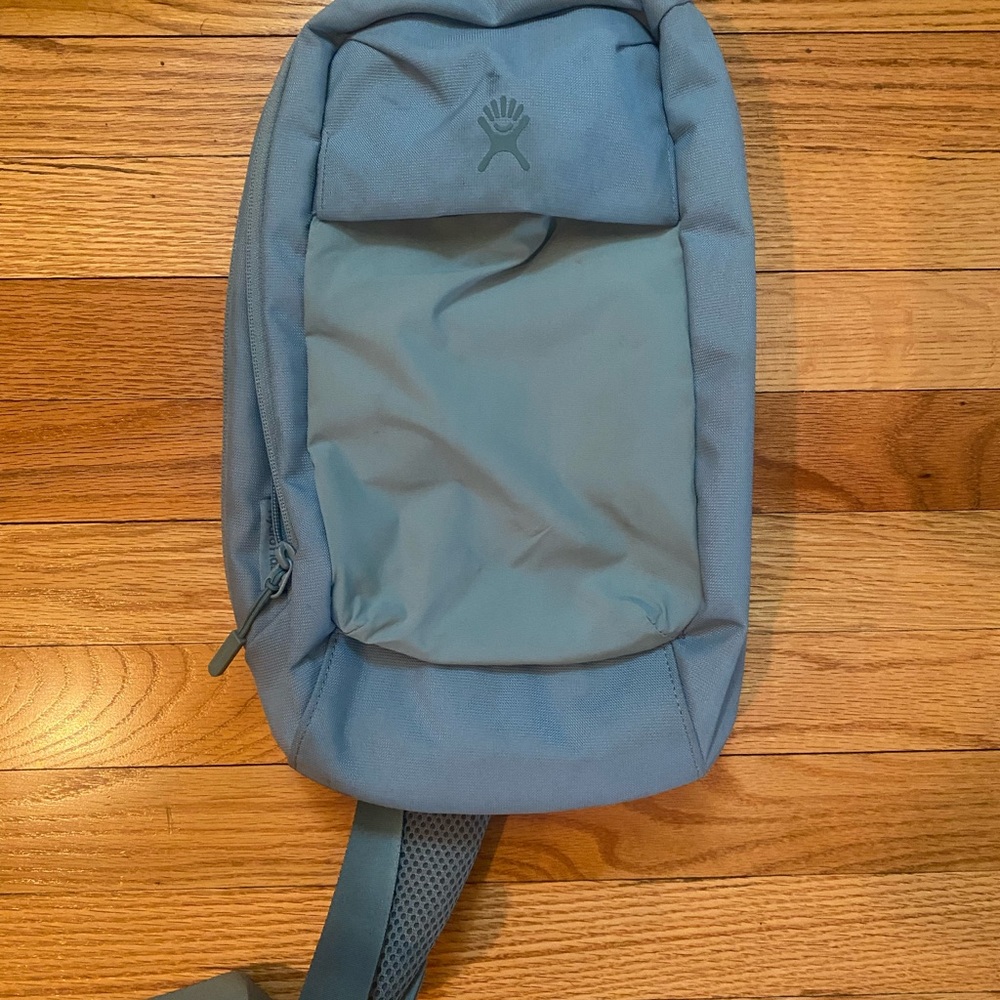Hydro Flask Women's Slingback Bottle Pack in Light Blue